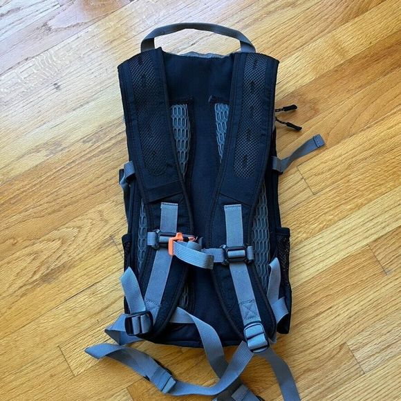 TETON Sports Oasis 18 Hydration Backpack Black Hiking Running Travel - Picture 5 of 5